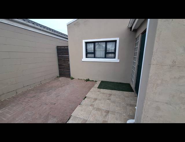 3 BEDROOM FREEHOLD FOR SALE IN WOODLANDS